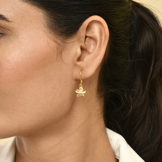 Roovi Pretty Flower Dangler Earrings in Pure 925 Silver